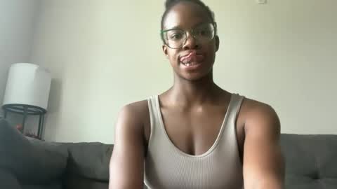 Snapshot of serenitybee chatting on July 1, 2:18 pm Serenity Bee online show from July 1, 2:18 pm