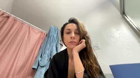 Snapshot of serenityroseee chatting on February 21, 9:49 pm serenityroseee online show from February 21, 9:49 pm