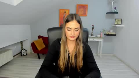 Snapshot of serenlys chatting on November 4, 9:03 pm serenlys online show from November 4, 9:03 pm