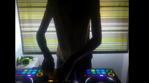 Dj Notorious aka bionik hand online show from September 22, 5:04 pm