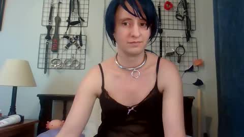 Servile Sarah online show from April 14, 9:43 pm