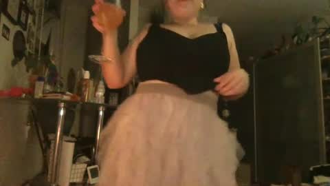 seturselfonfyre online show from July 10, 4:17 am
