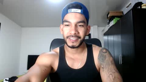 Snapshot of sexbert_ chatting on June 22, 2:57 am Albert online show from June 22, 2:57 am