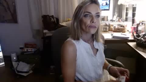 Snapshot of sexi_chrisly chatting on November 23, 2:11 am Sexi Chrisly online show from November 23, 2:11 am