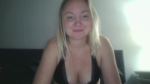 Snapshot of sexiirose22 chatting on February 7, 1:58 am Rose online show from February 7, 1:58 am