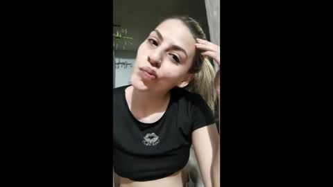 Snapshot of sexincompany chatting on April 12, 2:38 am monserat y thony online show from April 12, 2:38 am