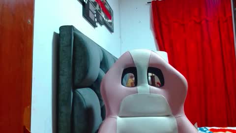 Snapshot of sexmilkdirty chatting on February 2, 11:25 pm sexmilkdirty online show from February 2, 11:25 pm