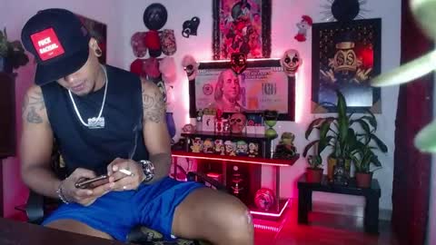 Aharon  ravelo online show from June 9, 3:40 am