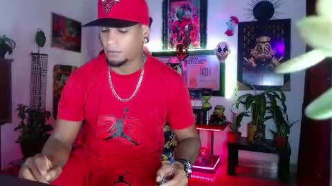 Aharon  ravelo online show from June 12, 7:07 am