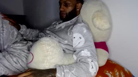 Snapshot of sexseason777 chatting on November 13, 8:19 pm STIIV G online show from November 13, 8:19 pm