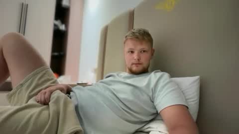 Snapshot of sexual_sbotage chatting on February 17, 5:41 pm Max Leman online show from February 17, 5:41 pm