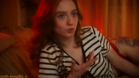 Snapshot of sexualiz_e chatting on November 4, 9:58 pm Liz online show from November 4, 9:58 pm