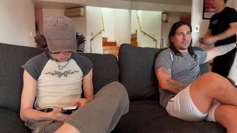 Andrea online show from December 1, 8:25 pm