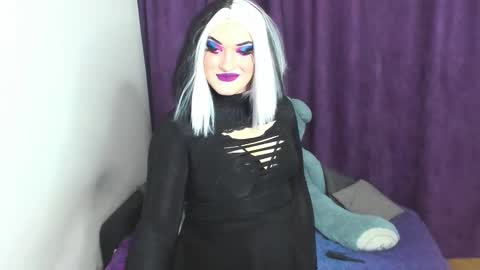 Snapshot of sexxx_queen chatting on October 28, 11:51 pm sexxx_queen online show from October 28, 11:51 pm