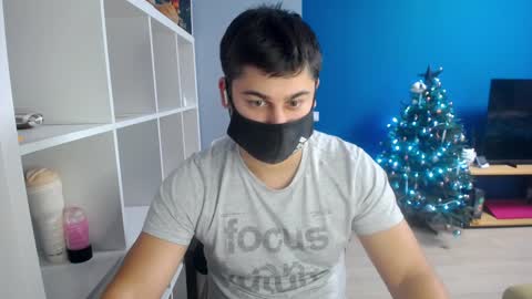 Snapshot of sexxxdickbig chatting on December 26, 3:42 pm Tommy online show from December 26, 3:42 pm