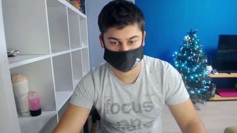 Snapshot of sexxxdickbig chatting on December 26, 7:27 pm Tommy online show from December 26, 7:27 pm