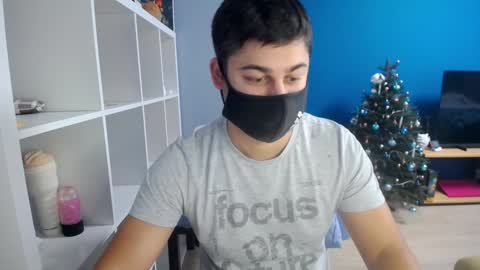 Snapshot of sexxxdickbig chatting on December 27, 8:24 am Tommy online show from December 27, 8:24 am