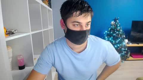 Snapshot of sexxxdickbig chatting on December 27, 7:03 pm Tommy online show from December 27, 7:03 pm