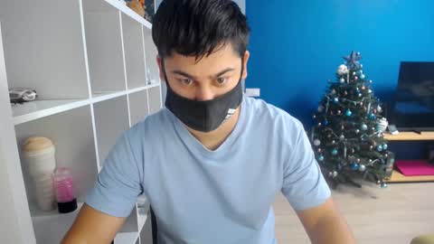 Snapshot of sexxxdickbig chatting on December 29, 7:17 am Tommy online show from December 29, 7:17 am