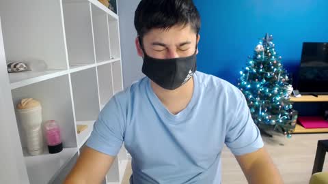 Snapshot of sexxxdickbig chatting on December 30, 7:21 pm Tommy online show from December 30, 7:21 pm