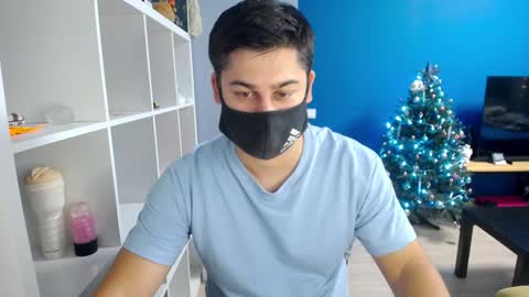 Snapshot of sexxxdickbig chatting on January 1, 4:39 pm Tommy online show from January 1, 4:39 pm