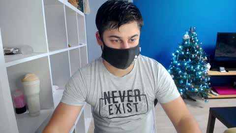 Snapshot of sexxxdickbig chatting on January 3, 7:39 pm Tommy online show from January 3, 7:39 pm