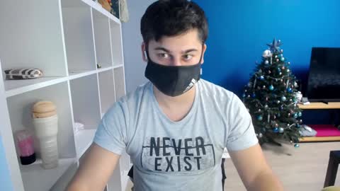 Snapshot of sexxxdickbig chatting on January 9, 8:22 pm Tommy online show from January 9, 8:22 pm