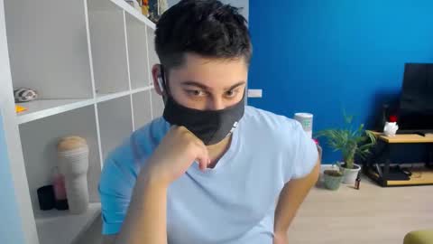 Snapshot of sexxxdickbig chatting on February 26, 8:00 pm Tommy online show from February 26, 8:00 pm
