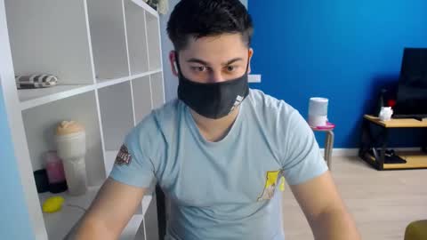 Snapshot of sexxxdickbig chatting on March 3, 6:33 pm Tommy online show from March 3, 6:33 pm