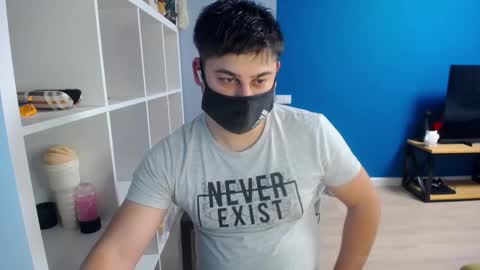 Snapshot of sexxxdickbig chatting on March 6, 8:05 pm Tommy online show from March 6, 8:05 pm