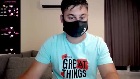 Snapshot of sexxxdickbig chatting on September 22, 6:43 pm Tommy online show from September 22, 6:43 pm