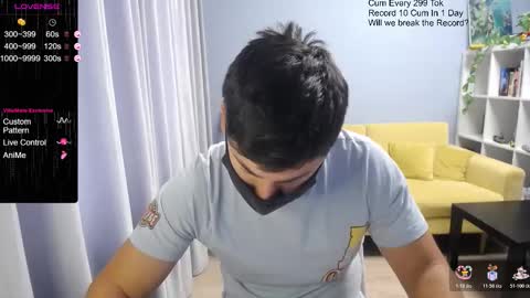 Snapshot of sexxxdickbig chatting on October 20, 7:20 am Tommy online show from October 20, 7:20 am