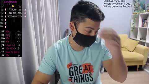 Snapshot of sexxxdickbig chatting on October 27, 11:14 am Tommy online show from October 27, 11:14 am