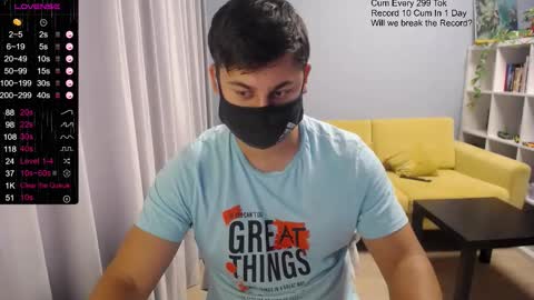 Snapshot of sexxxdickbig chatting on October 31, 8:37 am Tommy online show from October 31, 8:37 am