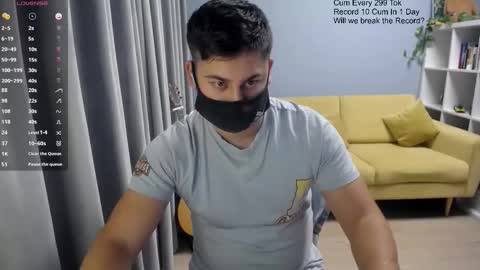 Snapshot of sexxxdickbig chatting on November 16, 8:47 pm Tommy online show from November 16, 8:47 pm