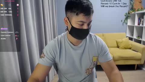 Snapshot of sexxxdickbig chatting on November 19, 7:30 am Tommy online show from November 19, 7:30 am