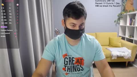 Snapshot of sexxxdickbig chatting on November 30, 7:23 am Tommy online show from November 30, 7:23 am