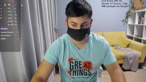 Snapshot of sexxxdickbig chatting on December 2, 8:19 am Tommy online show from December 2, 8:19 am