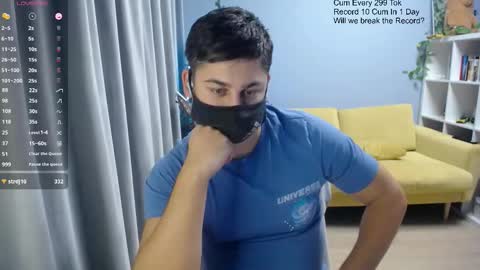 Snapshot of sexxxdickbig chatting on December 5, 7:43 pm Tommy online show from December 5, 7:43 pm