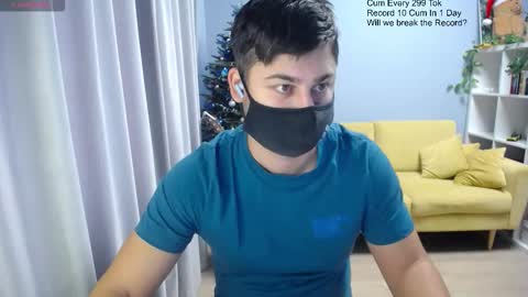 Snapshot of sexxxdickbig chatting on December 14, 8:20 am Tommy online show from December 14, 8:20 am