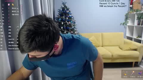 Snapshot of sexxxdickbig chatting on December 15, 12:42 pm Tommy online show from December 15, 12:42 pm