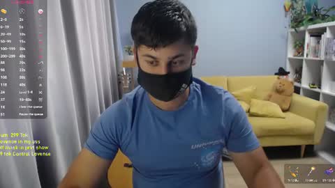 Snapshot of sexxxdickbig chatting on July 18, 11:47 am Tommy online show from July 18, 11:47 am