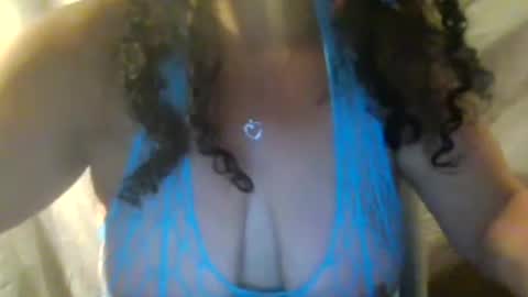 Snapshot of sexxy86 chatting on June 16, 2:47 am CurvyMILF86 online show from June 16, 2:47 am