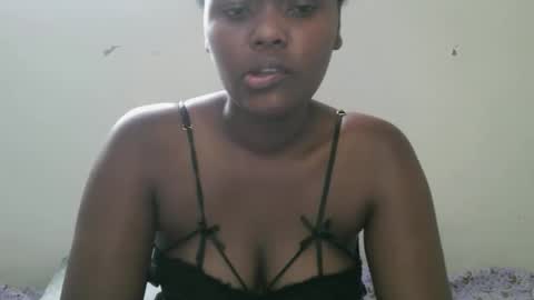 Snapshot of sexxy_lynne chatting on October 14, 8:37 am sexxy_lynne online show from October 14, 8:37 am