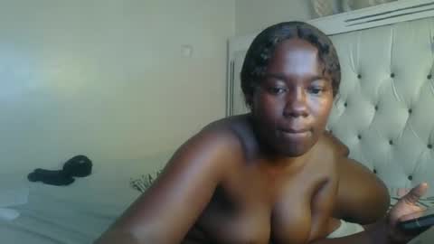 Snapshot of sexxy_surphire chatting on September 12, 2:00 am Sexxy surphire online show from September 12, 2:00 am