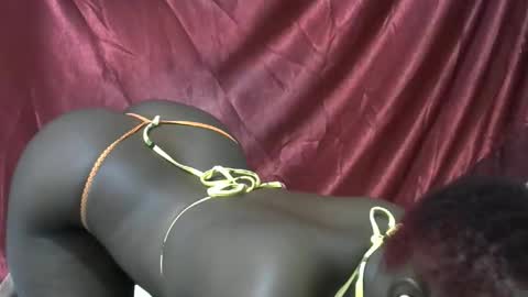 Snapshot of sexxy_veee chatting on October 9, 6:17 pm sexxy_veee online show from October 9, 6:17 pm