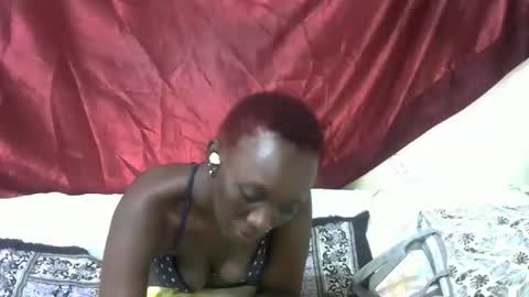 Snapshot of sexxy_veee chatting on October 16, 8:32 pm sexxy_veee online show from October 16, 8:32 pm