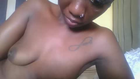 Snapshot of sexxy_veee chatting on November 24, 10:48 am sexxy_veee online show from November 24, 10:48 am