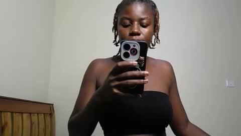 Snapshot of sexxybadie chatting on February 19, 12:12 pm Sexxy babe online show from February 19, 12:12 pm