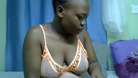 Snapshot of sexxybuttie chatting on May 24, 8:03 pm African Queen online show from May 24, 8:03 pm